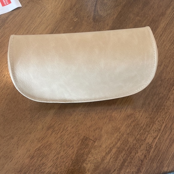 NWOT Suede Chloe sunglasses case - Picture 4 of 9